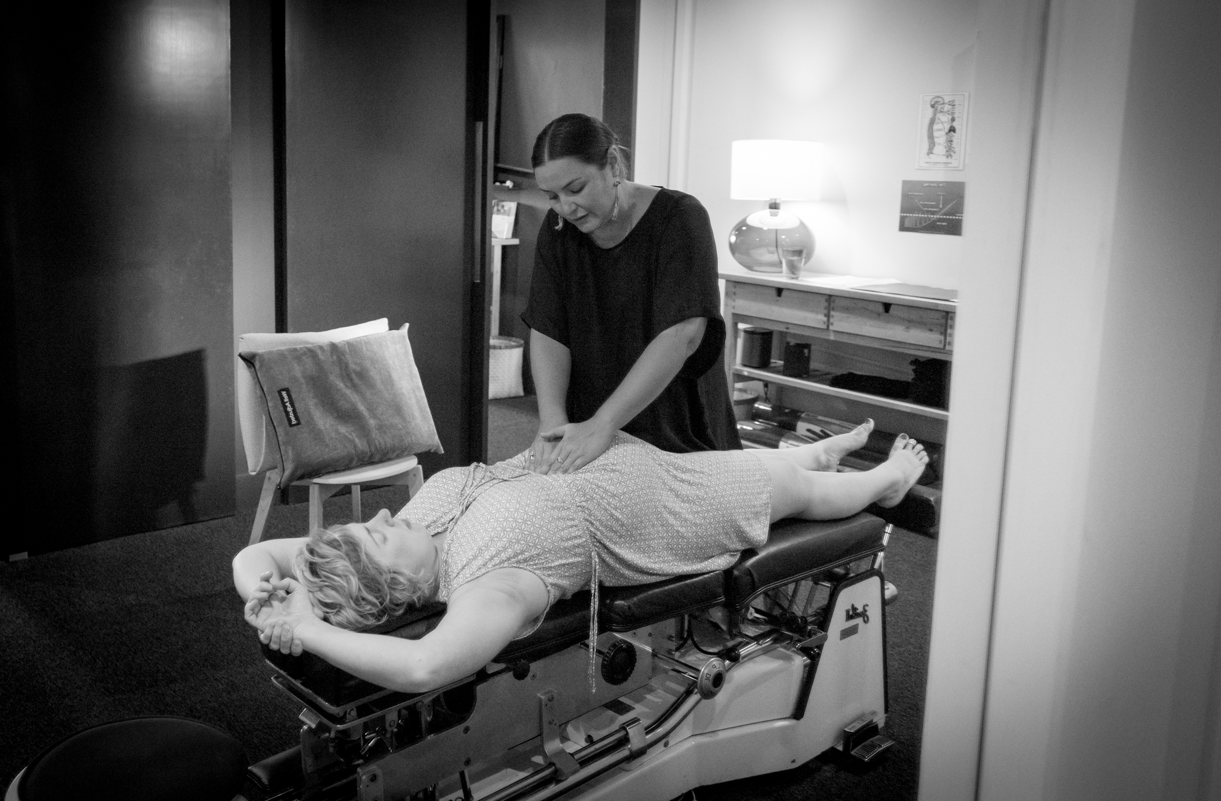 A pregnancy chiropractor helping a woman in Brisbane